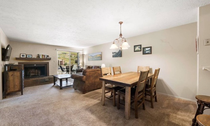 Crested Butte Condo | Mt Crested Butte Condo 2BR on Bus Route with Pool and Patio Views