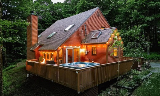 Wilmington Ski Chalet | Mt Snow Chalet: Peaceful Escape w/Hot Tub