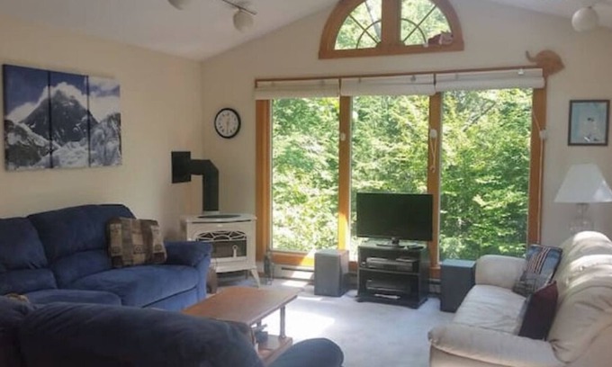 West Dover House | Mt. Snow rental- 5 Br/2.5 bth monthly rental avail 12/30/2024-1/31/2025