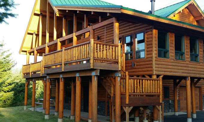 Cle Elum Ski Chalet | Mt VIEWS, HGTV - Spectacular Summer Dream LOG HOME, A Family friendly escape!