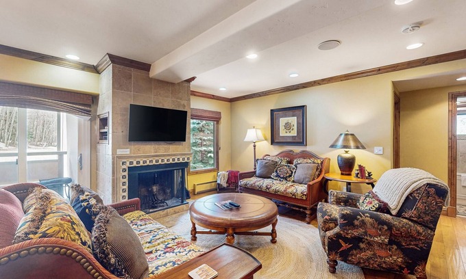 Vail Condo | Mtn-view luxe condo next to golf/Nordic ski with pool, hot tub, game room, & BBQ