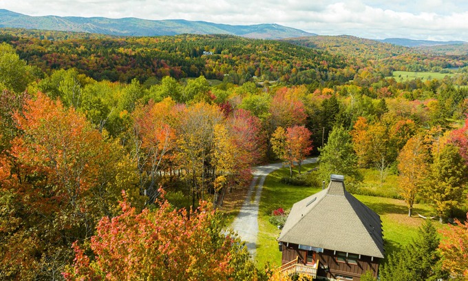 Wilmington Ski Chalet | MtSnow&Stratton-HotTub*Pool* PingPong*Darts*15ppl