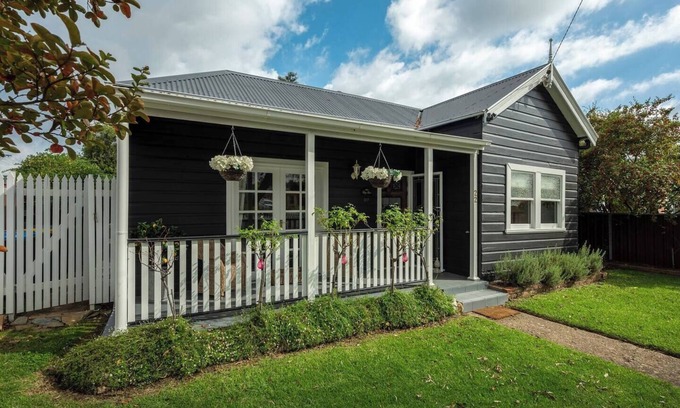 Central Mudgee Cottage | Mudgee Maison A French Provincial Country Cottage