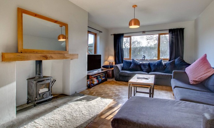 Totnes House | Mulberry Cottage - Four Bedroom House, Sleeps 8
