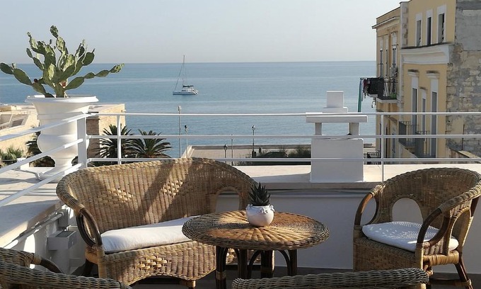 Trani Bed & Breakfast | Muragie del Castello B&B