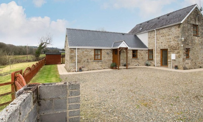 Llandysul House | Murmur y Ceri in the beautiful Llandysul