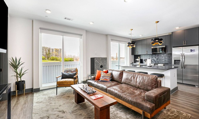 Rolling Mill Hill Apartment | Muse Contemporary second-floor condo with high-speed WiFi, central AC & balcony