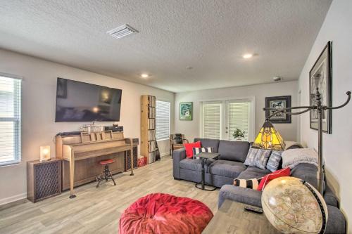 Pine Forest House | Musical Pensacola Home with Fire Pit and Grill!