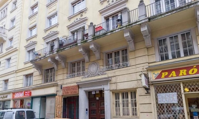 Erzsebetvaros Apartment | Musicians Neighborhood in City Center Budapest
