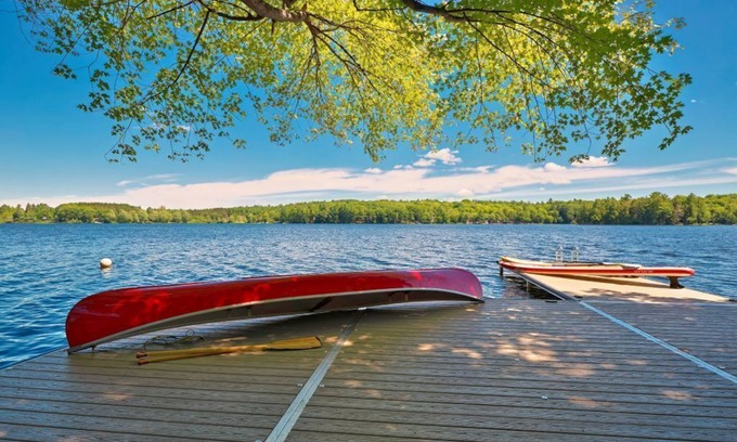 Bala Cottage | Muskoka Autumn Escape Campfire, Games, Netflix