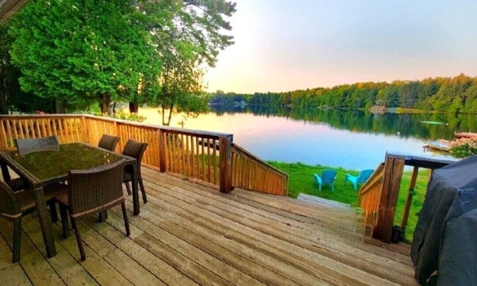 Seguin Cottage | Muskoka Waterfront Cottage-Starlink-Sandy Beach