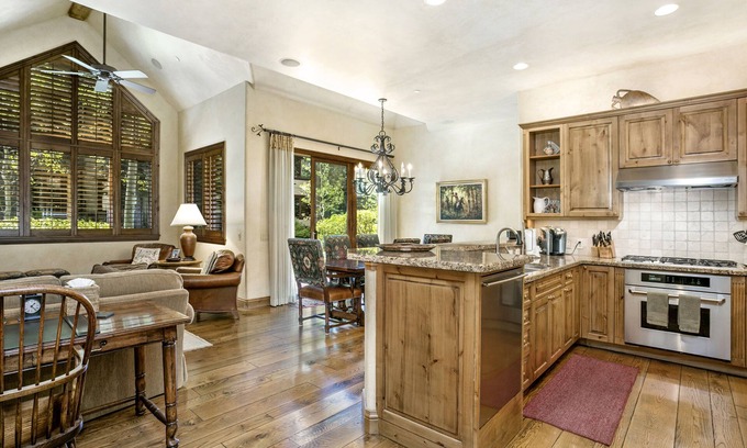 Edwards House | Must See - Million $ Townhome - Best Value - Ideal Location Close to Lift