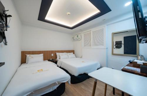 Sinjeong-dong Hotel | Must Stay Mokdong