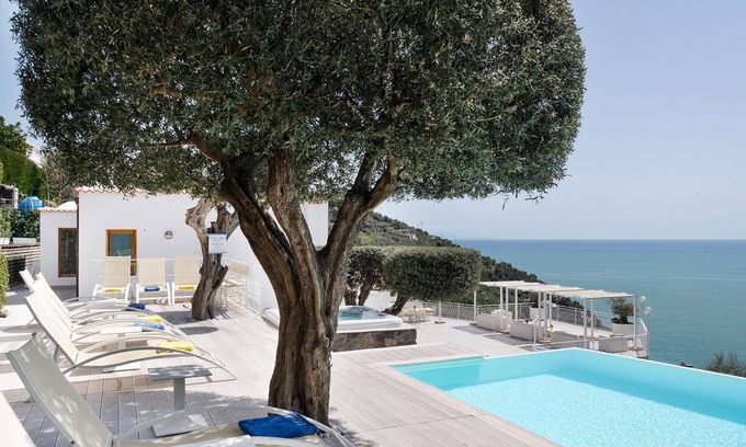 Sirenuse Villa | My Rental Homes - Relais Nike with sea view, private pool and jacuzzi
