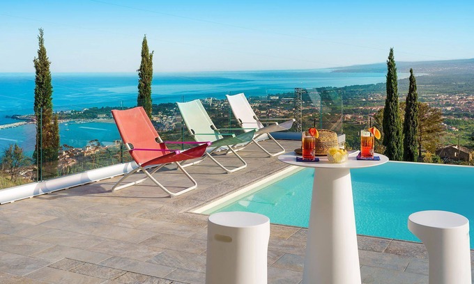 Taormina Villa | My Rental Homes - Villa Shelly with swimming pool, terrace and air conditioning