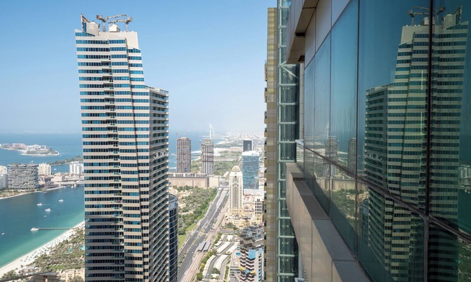 Dubai Media City Apartment | MyDuomo: 3BR on high floor, with Marina & Beachfront views