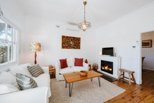 Central Mudgee House | Mygoura Cottage - Charming Country Living in Town