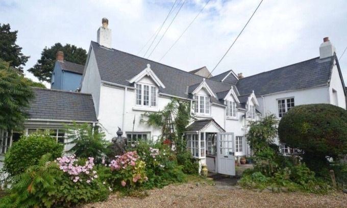 Appledore Cottage | Myrtle Cottage Large House - With Enclosed Garden - Courtyard/patio