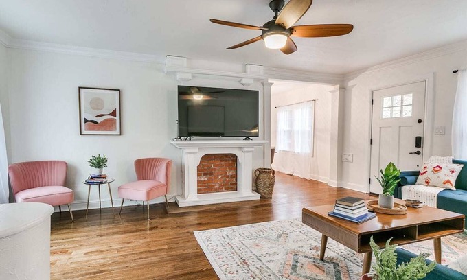 Miller House | Myrtle Place-Urban Core/5 Beds/Fiber/EV Charging