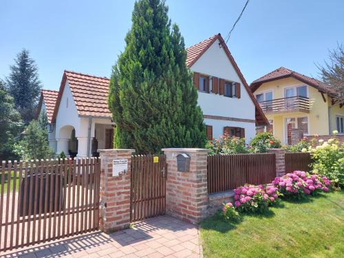 Zalakaros Apartment | Négy Évszak Apartmanház