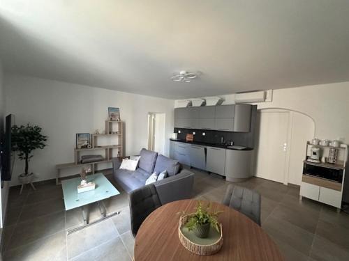 Nimes City Centre Apartment | Nîmes Downtown Apartment