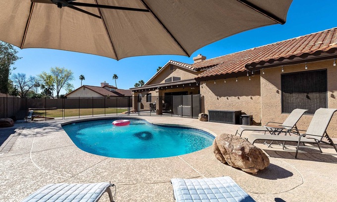 Paradise Valley Village House | N. Scottsdale Retreat W/Heated Pool & Hot Tub!