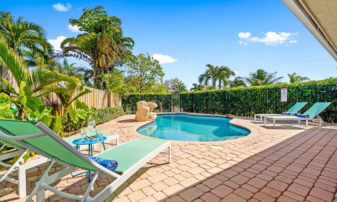 Deerfield Beach House | Nadios.casa: Family Oasis w/Heated Pool/6min to beach/Sleeps 8 (2 king, 4 twin)