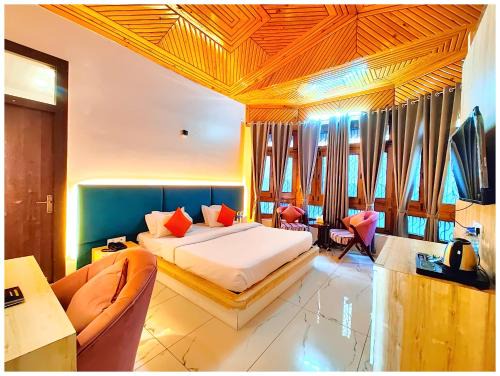 Nainital Hotel | NAINITAL HOTEL A LUXURIOUS RESORT'S PRANAV! INN - Free Parking & Wi-fi - Restaurant & Room Service - Spacious & Comfortable Rooms With Hill View Available -Near Bhowali Road - Best Hotel In Nainital