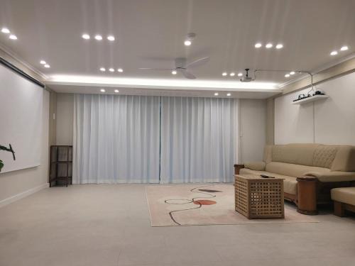 Saha Apartment | Nakgae Station 5 minutes away 68 pyeong