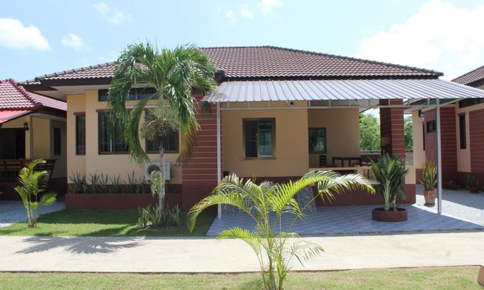 Rayong House | Naluemon Village FH 3-4
