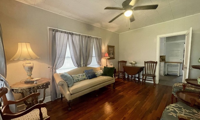 Hallsburg House | Nana's Cozy Country Getaway