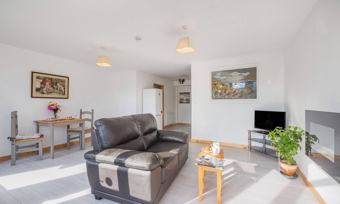 Nefyn House | Nanhoron House - One Bedroom House, Sleeps 2