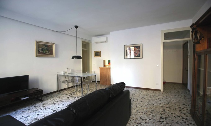 Dorsoduro Apartment | Nani Pistor apartment in Dorsoduro area San Trovaso Zattere IT027042C2BIGMERTH