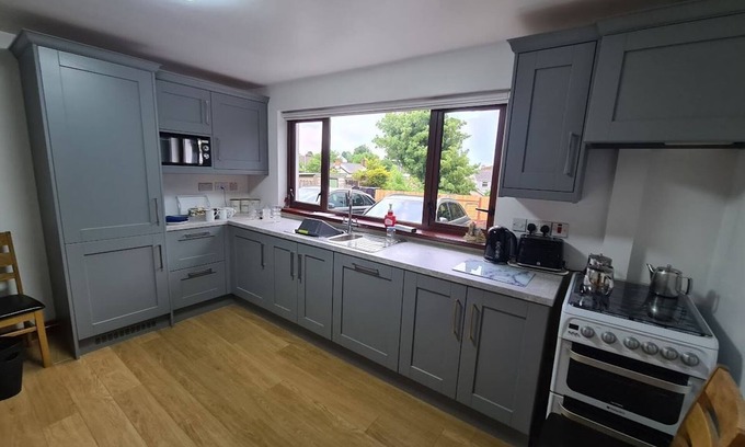 Maghera House | Nans Place is a homely house with amenities within walking distance