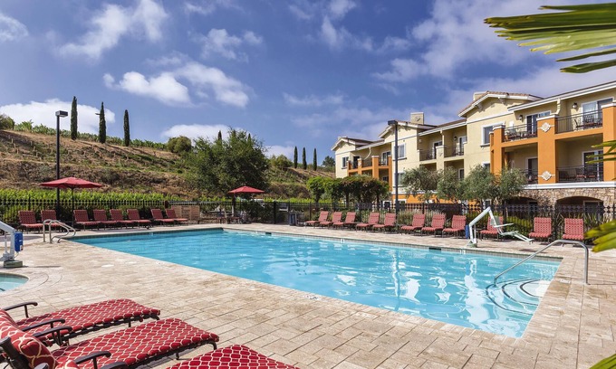 Napa Resort | Napa, CA: 2 Bedroom, Whirlpool Tub, Fireplace, Pool, Golf, WiFi, Beautiful Area!
