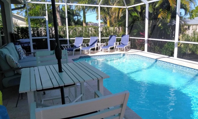 Naples Park House | Naples Best Value! High End 4 Bdrm Heated Pool Walk To Gulf Walk To Mercado