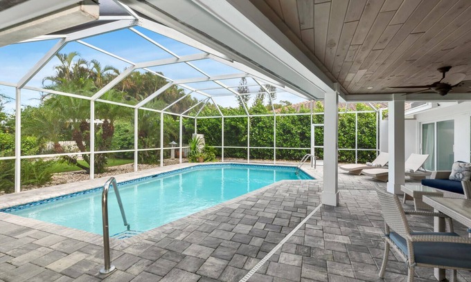 Central Naples House | Naples Coastal Beach Cottage W/Private Pool - Walk to the Beach & Waterside!