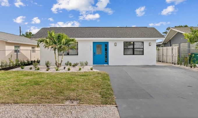Naples Park Cottage | Naples Park Beach Escape