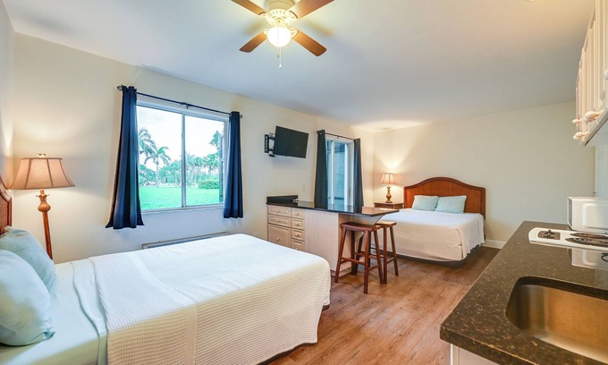 Naples Apartment | Naples Studio Near Everglades w/Marina Access