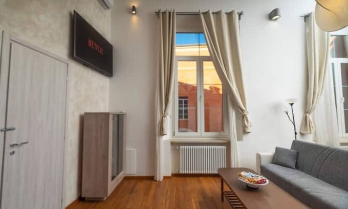 Old Town Apartment | Napoleon Suite - Modena Center
