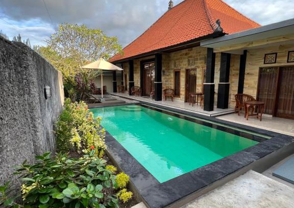 Batu Bolong House | Nari Homestay