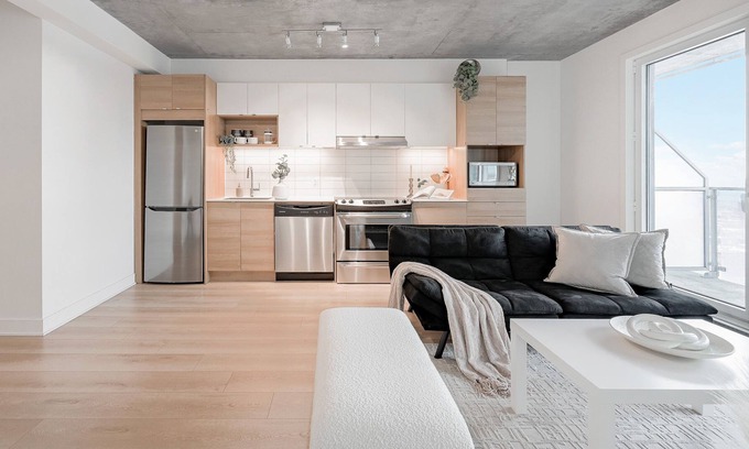 Shaughnessy Village Apartment | Natural Nordic Nest -Spa x Pool & Parking - Centre
