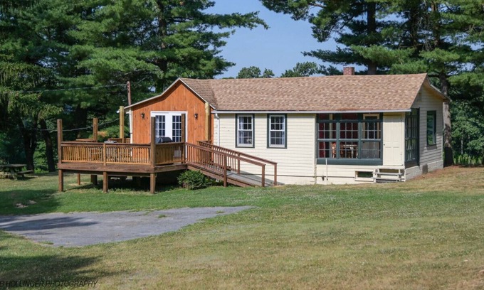 Halifax Cabin | Nature getaway near Lake Tobias