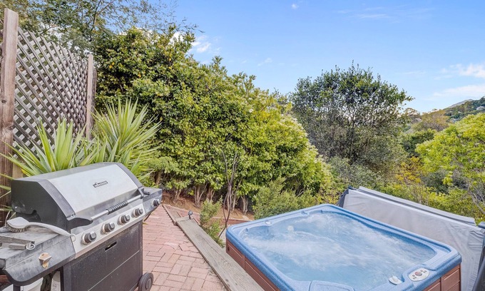 San Rafael House | NATURE HOME W/ HOTTUB & POOL TABLE | 20 MINS GOLDEN GATE BRIDGE