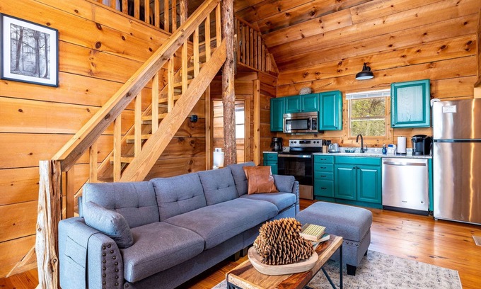 Townsend Cabin | Nature Lovers Escape: Hot Tub, Dog Friendly