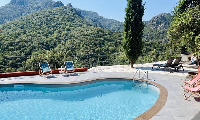 St. Jean de l’Esterel Villa | Nature, Pool, Sea. Luxury villa in the Estérel reserve