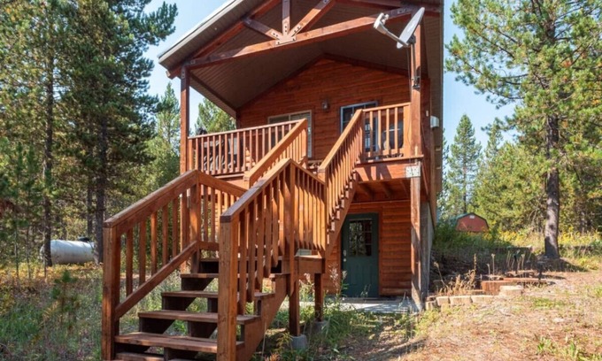 Island Park Cabin | Nature's Nook | Smoker BBQ | Fire Pit | AC