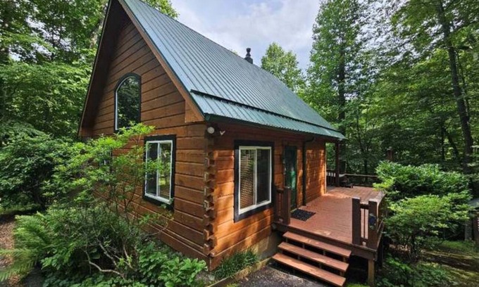 Fancy Gap Cabin | Natures Magic -Nestled in the Woods. Near Blue Ridge Parkway. 10 Min. to I-77