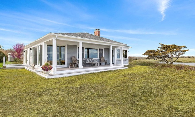 Orleans Cottage | Nauset Harbor Cottage: 112-O Charming Coastal Retreat with Breathtaking Views – East Orleans