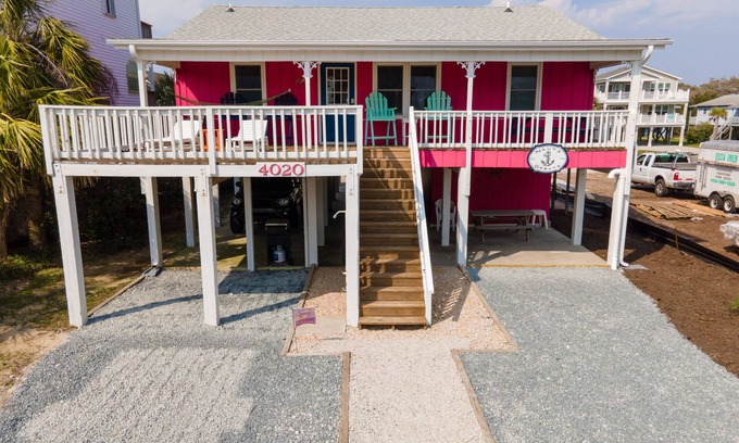 Long Beach House | Nauti Dreamz – 4BR Family Beach Retreat, Steps from Oak Island Shore!